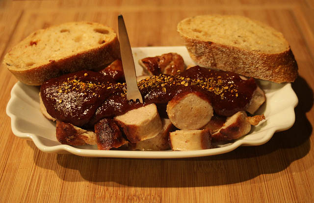 Currywurst deluxe! Dazu ein kaltes Bier und ein gutes Brot!