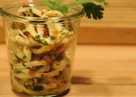 Mediterraner Salat vom gegrillten Tintenfisch